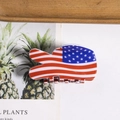 V-förmige Haarklammer mit US-Flaggen-Muster und glänzender Oberfläche für Damen - Rot Weiß Blau Patriotischer Peace-Zeichen Stil (D1-1-7)