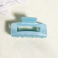 Pince à cheveux carrée minimaliste bleu clair avec un design rectangulaire évidé - Bleu Clair (C6-4-23)