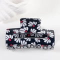 Grande pince à cheveux bleu marine avec motifs de marguerites et cœurs rouges - Style Floral Bleu Marine (D1-1-17)