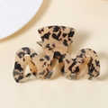 Grande molletta per capelli in resina beige con motivo tartarugato e design ondulato - Leopardo Beige (C9-4-3)