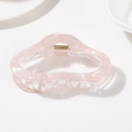 Blassrosa schimmernde Haarklammer in Wellenform aus Kunstharz mit goldenem Metallclip - Weiß Rosa