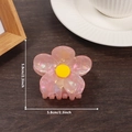 Pinza per capelli a fiore rosa effetto marmo da 5,8 cm con dettaglio giallo centrale - 5.8cm / Rosso Chiaro Caldo (C15-2-2)
