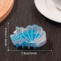 Pince à cheveux bleue irisée en forme de coquillage et étoile de mer avec détails - Coquillage Bleu Rêveur