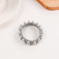 Elegante coletero gris con perlas artificiales para el peinado diario de mujer - Gris