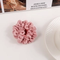 Coletero de felpa rosa en suave vellón con forma de flor esponjosa para peinados de mujer - Rosa