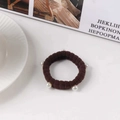 Elastico per capelli in velluto marrone scuro con perle bianche e accessori eleganti - Stile decorato con perle / Caffè Perla