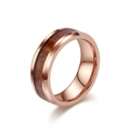 Bague en tungstène or rose avec incrustation de bois, vue à 45 degrés, finition polie - 8mm Or Rose