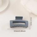 Pince à cheveux rectangulaire bleu poudré mat avec design évidé et dimensions - 8.8cm (Moyen) / Gris
