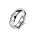 Anillo de tungsteno plateado pulido con facetas geométricas de diamante para hombres y mujeres - Talla 6 / 6mm / Color Acero