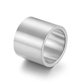 Anillo ancho para hombre de acero de titanio cepillado plateado con diseño plano minimalista - Talla 7 / Color Acero