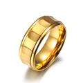 8mm Herrenring aus 18K vergoldetem Edelstahl mit matt gebürstetem Finish und polierten Kanten - Größe 8 / Gold