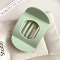 Pinza per capelli coreana verde chiaro opaco con design curvo minimalista da donna - Ciano
