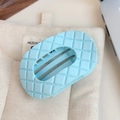 Fermaglio per capelli ovale azzurro minimalista con motivo a rombi a rilievo - Celeste