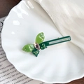 Elegante fermaglio per capelli a farfalla in acetato verde con strass e gemma rosa - Verde Smeraldo