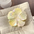 Exquisite gelbe Haarspange in Blumenform mit schimmerndem, regenbogenfarbenem Harz-Finish - Irisierendes Gelb