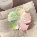 Tropische Plumeria-Haarklammer mit gelb-grünem Perlmutt-Farbverlauf für Damen - Irisierendes Rosa-Grün