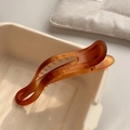 Minimalist amber frosted matte wave hair clip for women with secure grip teeth - Ombre Brown