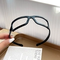 Minimalist black sunglasses-shaped headband with anti-slip teeth in high-gloss finish - Black
