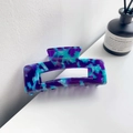 Pince à cheveux rectangulaire en acétate marbré violet et bleu au design minimaliste - 10.5cm / Bleu Saphir