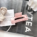 Haarklammer mit rosa Marmortextur aus Acetat im eleganten rechteckigen Hohl-Design - Kirschblütenrosa 7.5cm