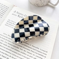 Classic black and white checkered acetate hair claw clip for a French retro look - Semi-circle Checkerboard