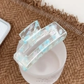 Geometric hollow acrylic hair claw clip with pearlescent blue sequins for women - 7.5cm / Mint Green