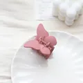 Pince à cheveux papillon rose mat avec ailes doubles sur plateau en céramique - Rose 5.5cm