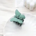 Pince à cheveux papillon vert gris mat pour femme sur un plateau élégant en céramique - Bleu 5.5cm