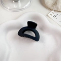 Pinza para el pelo hueca en negro mate con forma de arco en bandeja decorativa - Negro (4.2cm)