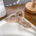 Flauschige hellbraune Plüsch-Haarklammer für elegante Herbst- und Winterfrisuren - 12cm / Braun