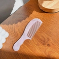 Peine de acetato jaspeado rosa y blanco con dientes anchos y mango ergonómico - Rosa Agua