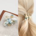 Mini acetic acid hair claw clip with marble texture in beige and yellow tones - Sky Blue Spotted