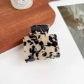 Rectangular acetate hair claw clip with black, white, and dark red tortoise pattern - Beige Leopard / 5cm
