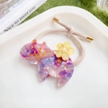Elastisches Haargummi mit lila Katzenanhänger aus Marmor, Blume und Perlendetail - Floral Violett