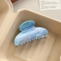Pinza para el cabello con patrón de mármol azul claro y blanco en acetato fino - Semicírculo Pequeño Azul Cielo