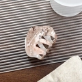 Pince à cheveux élégante en acrylique marbré marron ambre et blanc laiteux - Coquille Paillettes