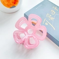Pinza per capelli a fiore rosa traslucido con petali in resina e molla metallica - 6.5cm / Rosa