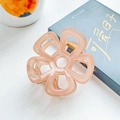 Molla per capelli a fiore rosa pesca traslucido in acrilico per styling elegante - 6.5cm / Cuoio