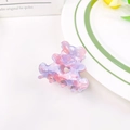 Small bear-shaped hair claw in pink marble acetate with heart-shaped cutout detail - Pink Purple