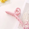 Grande pince à cheveux rose bonbon au design torsadé minimaliste et élégant - Style Petit Croisé (11CM)
