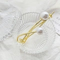 Pinza para el pelo con perlas barrocas y metal dorado con diseño cruzado minimalista - 12cm / Dorado