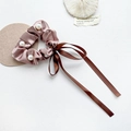 Coletero elegante de satén con perlas blancas y lazo largo de cinta marrón - 8cm / Rosa empolvado