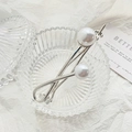 Set de dos pasadores de plata con grandes perlas barrocas y varillas de metal - 12cm / Plateado