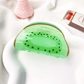 Pinza per capelli a forma di kiwi in acrilico verde con bordi marroni rifiniti - Kiwi / 8cm