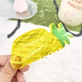 Pinza per capelli a forma di ananas giallo con dettaglio foglia verde e finitura testurizzata - Ananas / 10cm