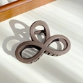 Große Haarklammer in Kaffeebraun Matt mit hohlem Design für elegante Hochsteckfrisuren - Achterform Schokobraun 9CM