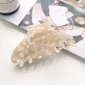 Large marbled beige hair claw clip made of acetate for elegant French style hair styling - Floral Beige