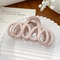Große Haarklammer in Morandi-Rosa Matt-Optik mit hohlem Oval-Design für elegante Frisuren - Mehrring Milchkaffee 12.5CM