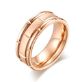 Bague minimaliste en acier inoxydable rose doré avec bande centrale brossée et bords gradés - Taille 11 / Or rose
