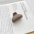 Pince à cheveux triangulaire marron mocha mat avec une finition minimaliste élégante - Type D Brun 4cm